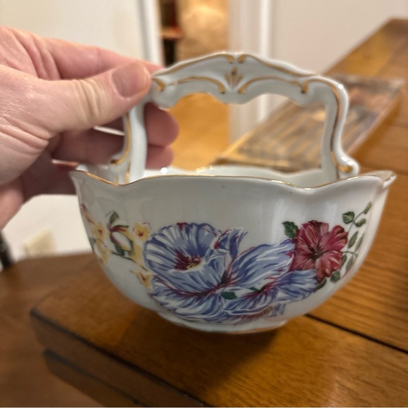 Royal Gallery Floral Basket - Picture 6 of 8